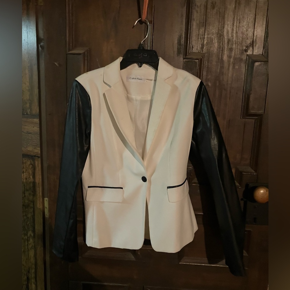 Calvin Klein Women's Cream and Black Blazer